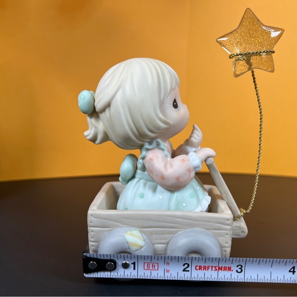 Precious Moments 1999 “Wishing You a World of Peace” C0019 Symbol of Membership - Picture 10 of 13